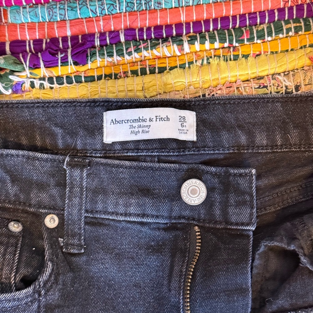 Abercrombie & Fitch The Skinny High Rise Split Hem Size 28 Black Jeans Denim - Picture 4 of 5